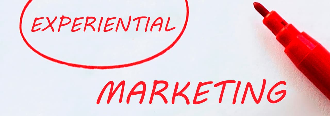 Ejemplos de marketing experiencial con acciones de marcas como Coca-Cola, IKEA, Red Bull, Guinness y Nike