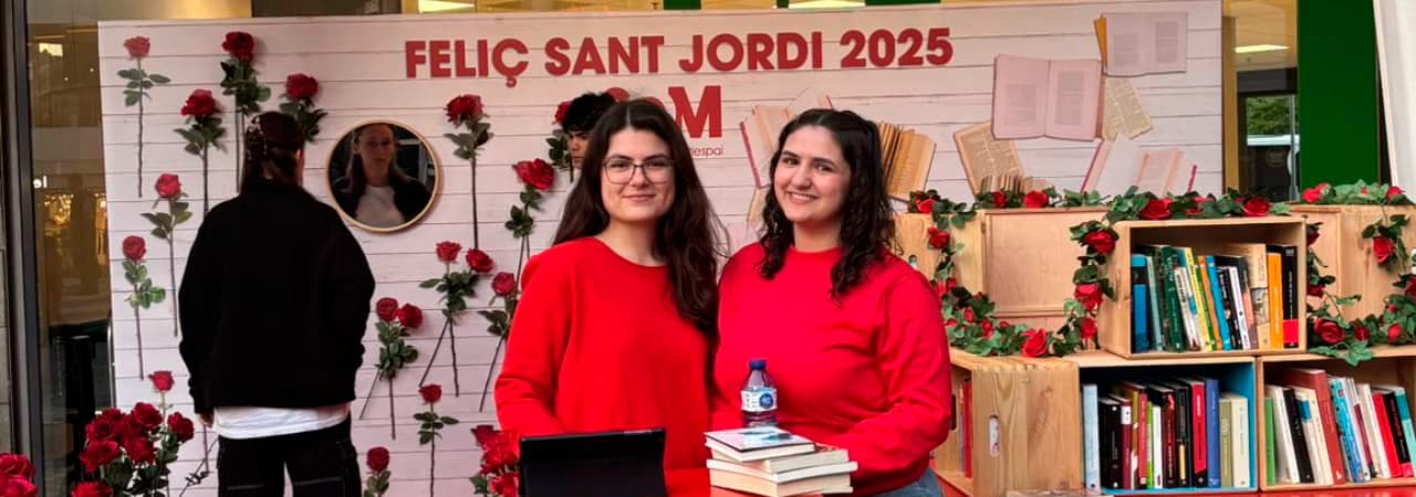Celebración de Sant Jordi con libros, rosas y photocall en el Centro Comercial Som Multiespai de Barcelona